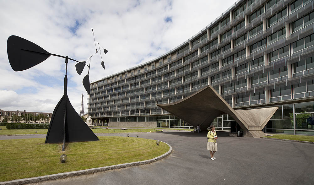 UNESCO, Alexander Calder></p>
<p><img src=