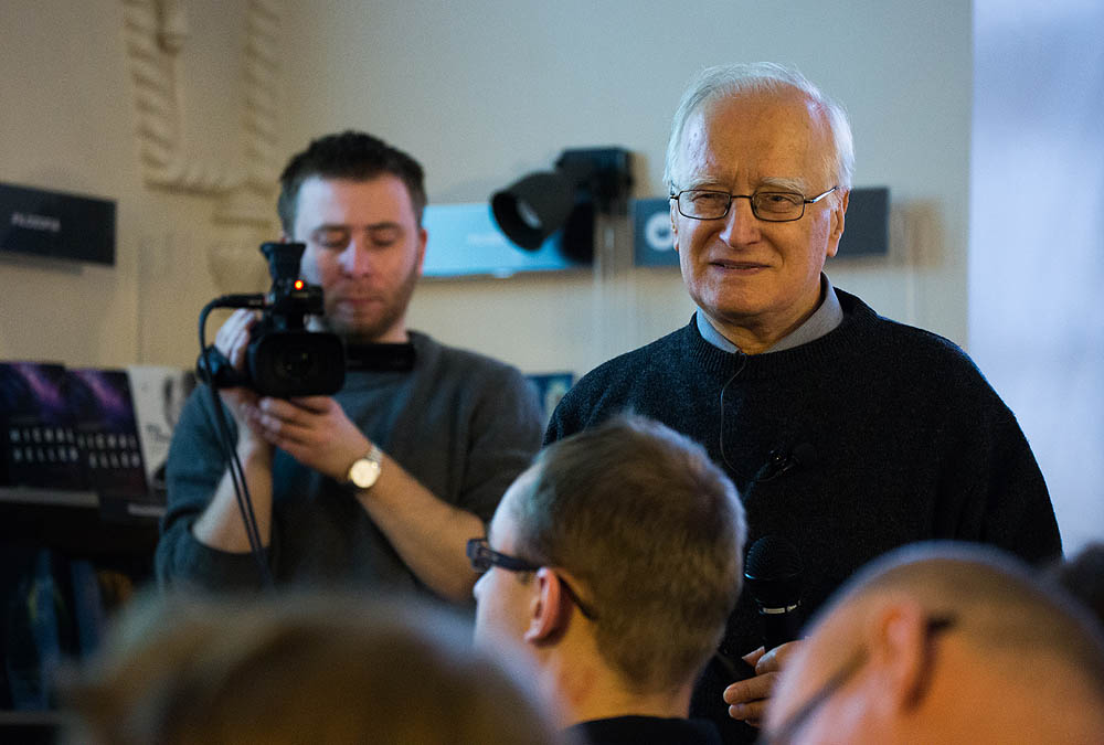 Marek Demia�ski