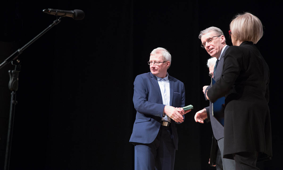 prof. Ireneusz Ziemi�ski