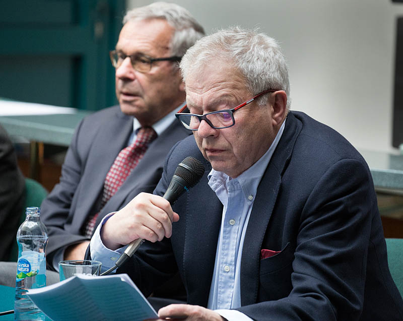 Micha� Komar