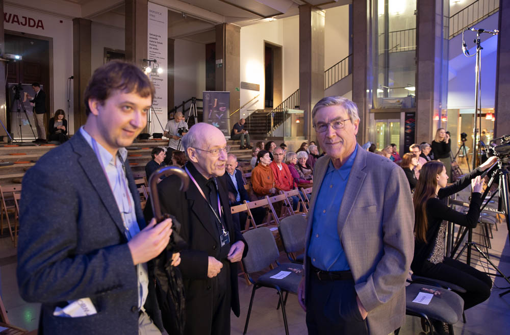 �ukasz Kwiatek, Micha� Heller, Paul Davies