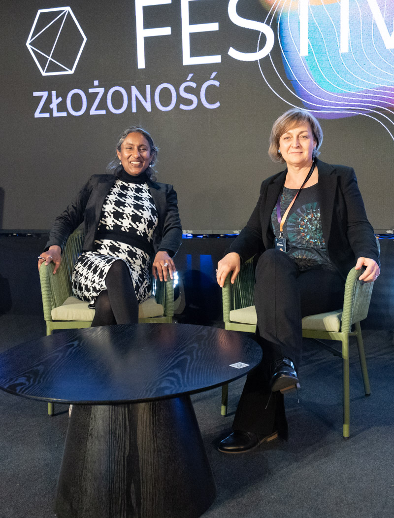 Hiranya Peiris, Dorota Gondek-Rosińska